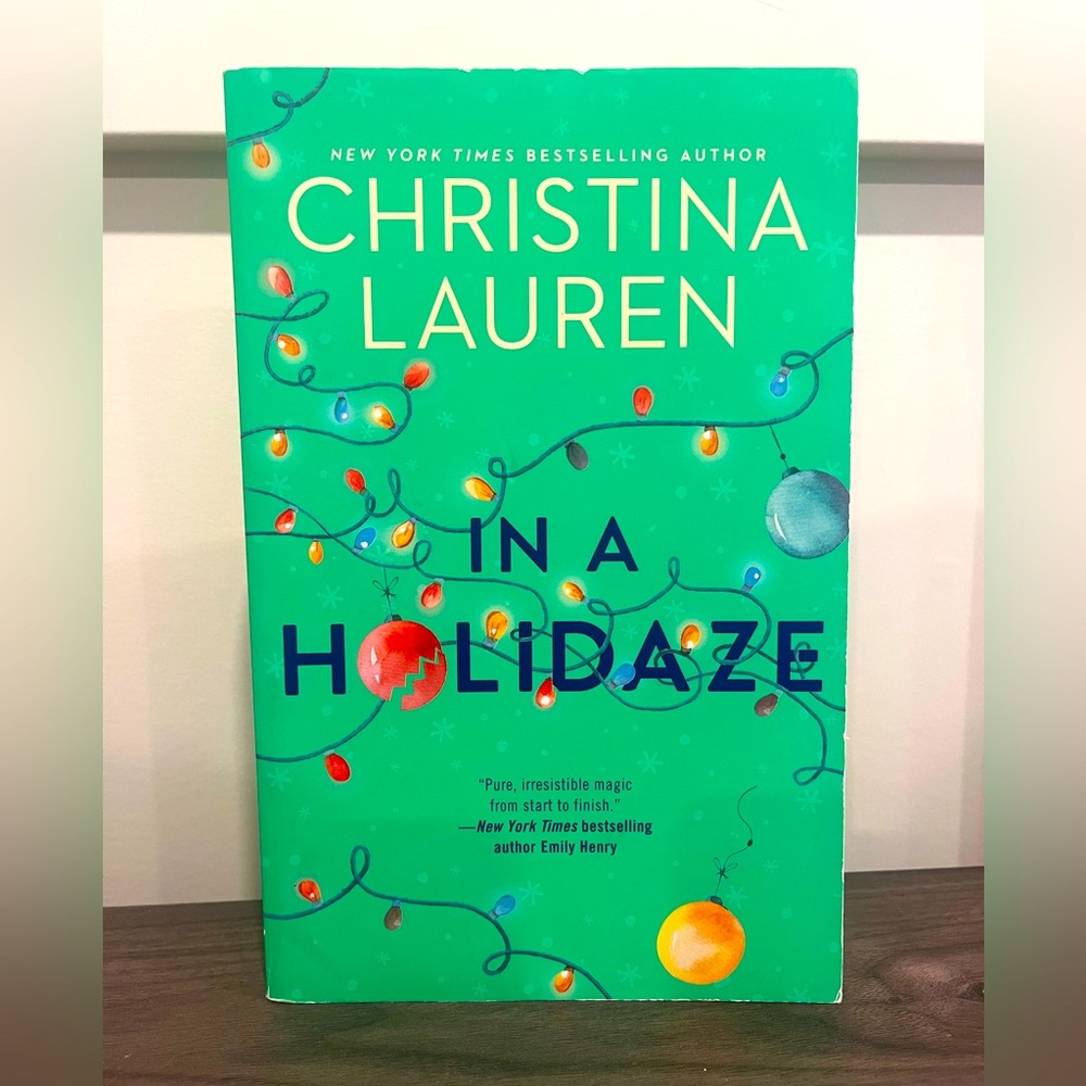 IN A HOLIDAZE - CHRISTINA LAUREN
